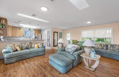 Northside Cottage | Private Island Cottage, ② King Beds, 75" HDTV, Scenic Views