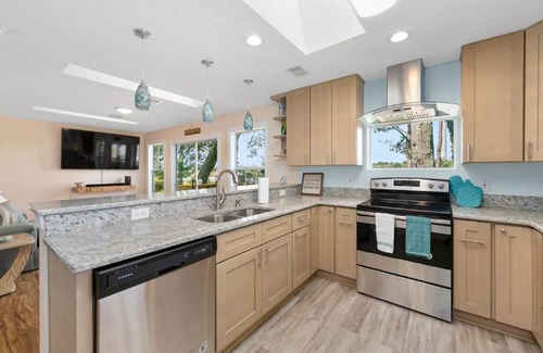 Northside Cottage | Private Island Cottage, ② King Beds, 75" HDTV, Scenic Views
