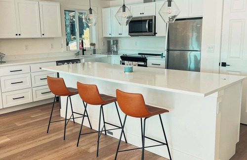 Burley House | Private Island Escape on Puget Sound - Newly Remodeled! 60 minutes from Seattle!
