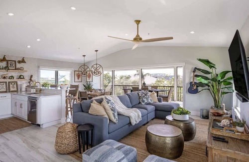 Jose's Hideaway House | Private Island Luxury * Pool * Dock