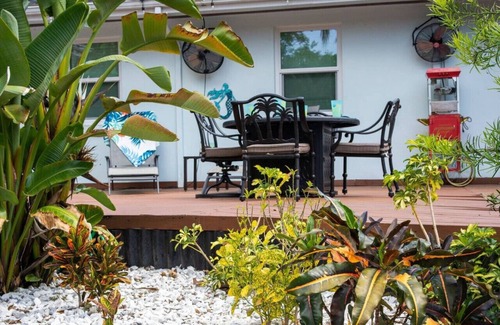 Bradenton Cottage | Private King Bed Suite-Near AMI Beach-Walk D’Town.