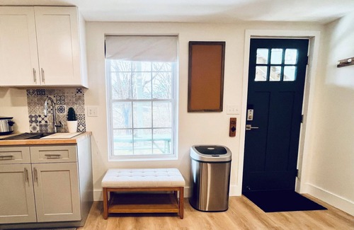 Nashville Apartment | Private King Suite, Mins to BNA, Downtown