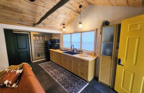 Harrison Cabin | Private lake access-Kayaks-Fishing-Swimming-Board Games-Darts-Corn hole-Wifi-AC
