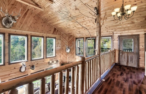 Sevierville Cabin | Private Lake- Amazing Views -2 Acres - Lux Cabin