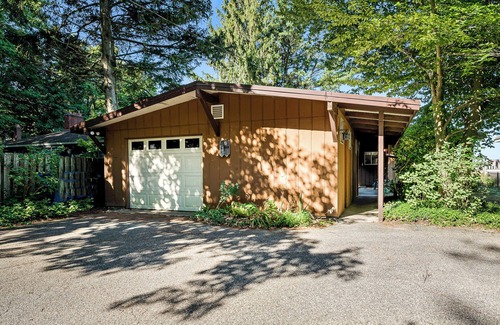 West Olive House | Private Lake Michigan Beach Access