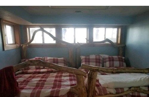 Madison Cabin | Private Lake Shore Cottage HOT TUB