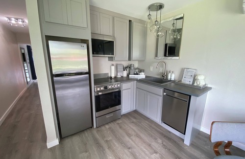 Clermont Cottage | Private Lakefront Cottage, Bright, Peaceful, and Perfect for a Relaxing Escape.