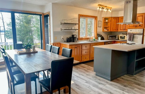 Dysart et al Cottage | Private Lakefront- Hot Tub - Sunsets