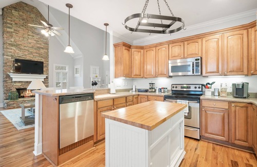 Lake Oconee House | PRIVATE LAKEFRONT HOME WITH HOT TUB & AMAZING VIEW OF LAKE OCONEE