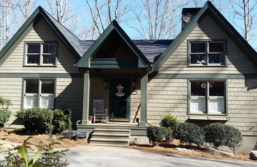 Buckhead House | PRIVATE LAKEFRONT ON 2+ AC W/BIG WATER VIEW W/HOT TUB (Min 30 Day Rental Only)
