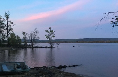 Mayfield Cottage | Private Lakefront Rental Centrally Located On Great Sacandage Lake