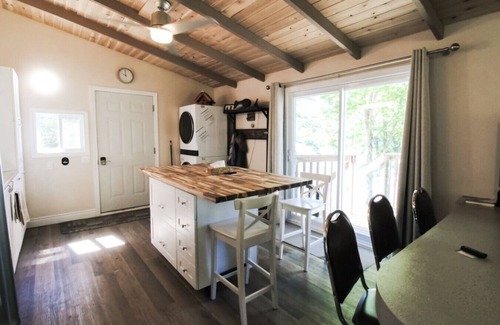 Frontenac House | Private Lakeside Cottage