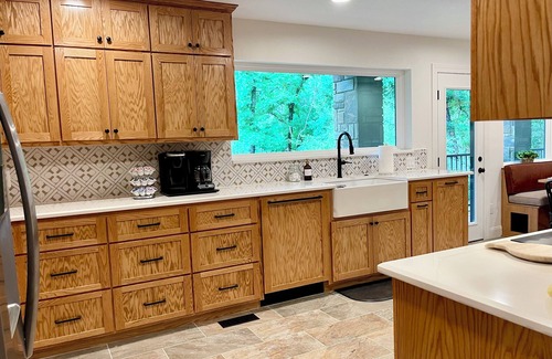 Mid America House | Private Lakeside Retreat w/private pool & boat dock. 15 to downtown Hot Springs.