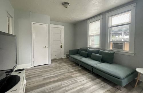 Little Italy House | Private Little Italy Room near University Hospital + CWRU