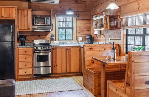 Hot Springs Cabin | Private Log Cabin for Couples & Their Pets