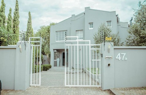Bloemfontein Villa | Private luxurious 3 bedroom complete house