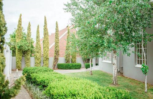 Bloemfontein Villa | Private luxurious 3 bedroom complete house