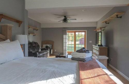 Highland House | Private Luxury 4BR Home in Highland Perfect for Family Groups & Nature Lovers
