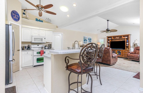 Long Meadow House | Private Luxury Escape w/Heated Pool, Relaxing Spa & Stunning Sunset Lake Views
