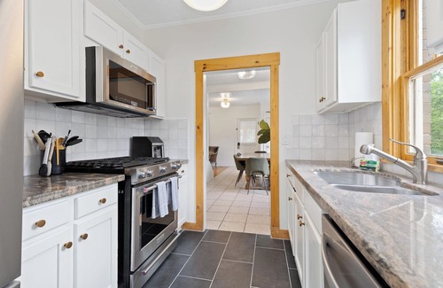 Edgewater House | Private - Luxury - Fire Pit - Dogs - EV - Bidet