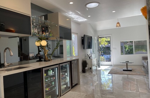 Playa Del Rey House | PRIVATE Luxury HOME WITH HOT TUB AND MINUTES FROM THE BEACH!