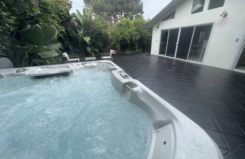 Playa Del Rey House | PRIVATE Luxury HOME WITH HOT TUB AND MINUTES FROM THE BEACH!