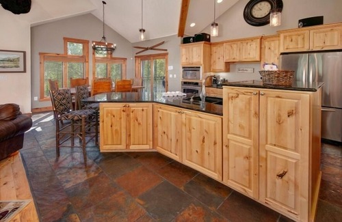 Three Peaks House | Private Luxury ~ Hot Tub, Pool Table, Secluded in Aspens