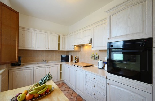 Citta della Pieve Villa | PRIVATE LUXURY VILLA WITH HEATED SWIMMING POOL AND HEATED JACUZZI