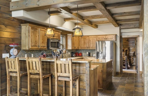 Indian Point Cabin | Private LUXURY Lakefront Lodge 2~2mi to SDC~FREE Resort Amenities~HUGE POOL