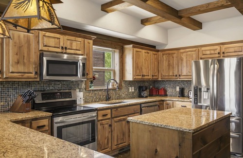 Indian Point Cabin | Private LUXURY Lakefront Lodge 2~2mi to SDC~FREE Resort Amenities~HUGE POOL