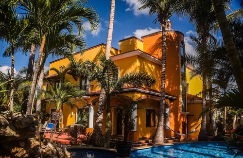 Villa Juarez Villa | Private Luxury Villa 15,000 sq ft,kid friendly, Maid, pvt.Chef,24 h security