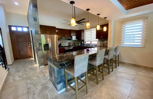 Puerto Aventuras Villa | Private luxury 4 bedroom villa with pool - walking distance to beach and marina!