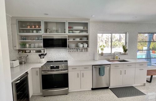 Englewood House | Private Luxury renovated pool house 1.5 miles to Manasota Beach.
