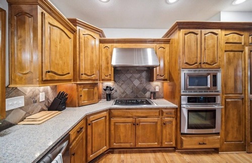 Belton House | Private Luxury Retreat on 12 Acres w/Hot Tub