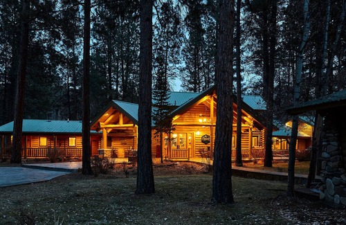 Grantsdale House | PRIVATE LUXURY RIVERFRONT LODGE AND CABINS ON THE BITTERROOT RIVER