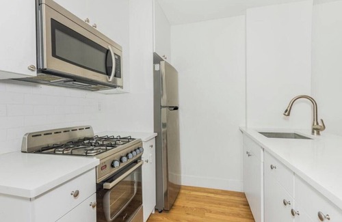 Clason Point House | Private luxury short/long term rentals for traveling medical professionals.