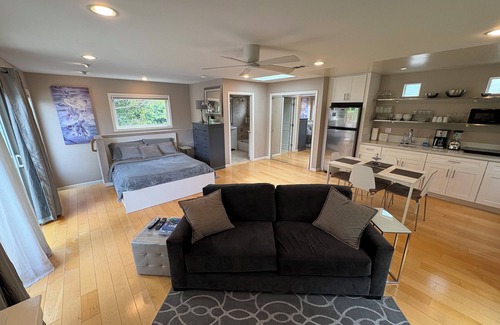 Mar Vista House | Private Luxury Studio with Parking and Laundry.