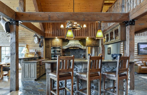 Marmaros House | Private Luxury Lakefront Lodge-Hot Tub~ HUGE Pool~Theater~Close to Branson
