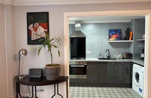 Leith Apartment | Private Main Door Lovely 2 bedroom apartment
