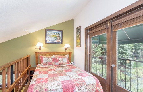 Telluride Hotel | Private Manitou Lodge Room With Two Decks Overlooking the River