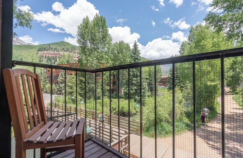 Telluride Hotel | Private Manitou Lodge Room With Two Decks Overlooking the River