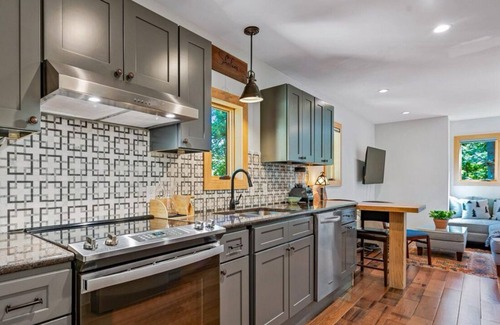 Mars Hill House | Private Modern Highlands Cottage