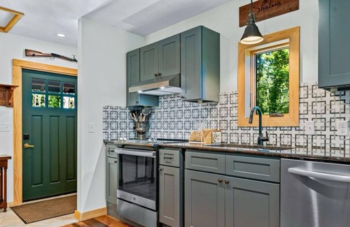 Mars Hill House | Private Modern Highlands Cottage