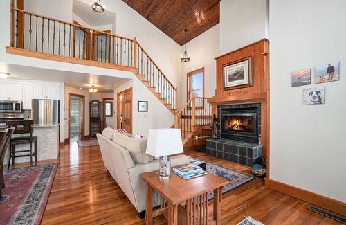Manistee House | Private Modern Home On The Lakeshore
