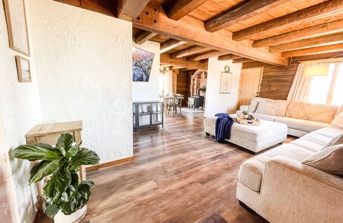 Colorado Springs Cabin | Private Mountain Cabin! King Beds 8 Acres Game Room Pet Friendly