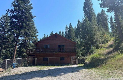 Darby House | Private mountain home nestled in the mountains in beautiful Darby, MT.