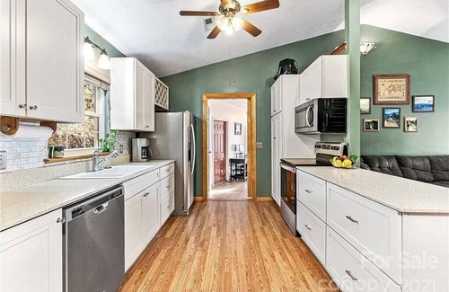 Maple Springs Cottage | Private Mtn Cottage, w Views, location, Fire Pit, Pet Friendly .Winter Special