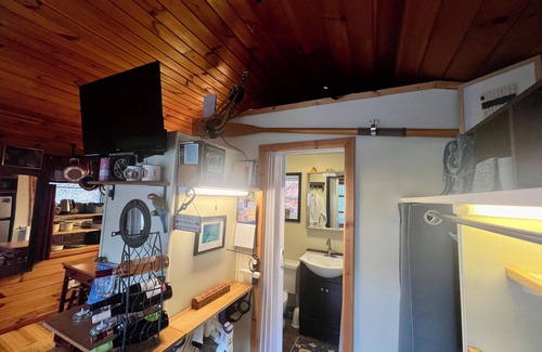 Franklin Cottage | Private Mtn Love Shack w/fast wifi, BBQ & view