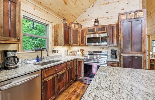 Murphy Cabin | Private Murphy Cabin Rental with Wraparound Porch!