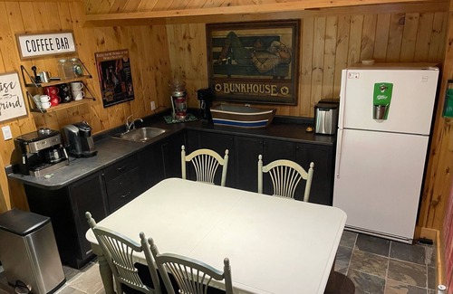Utterson Cottage | Private Muskoka Island Getaway 6 BR on Skeleton Lake New Boathouse and Fast WiFi